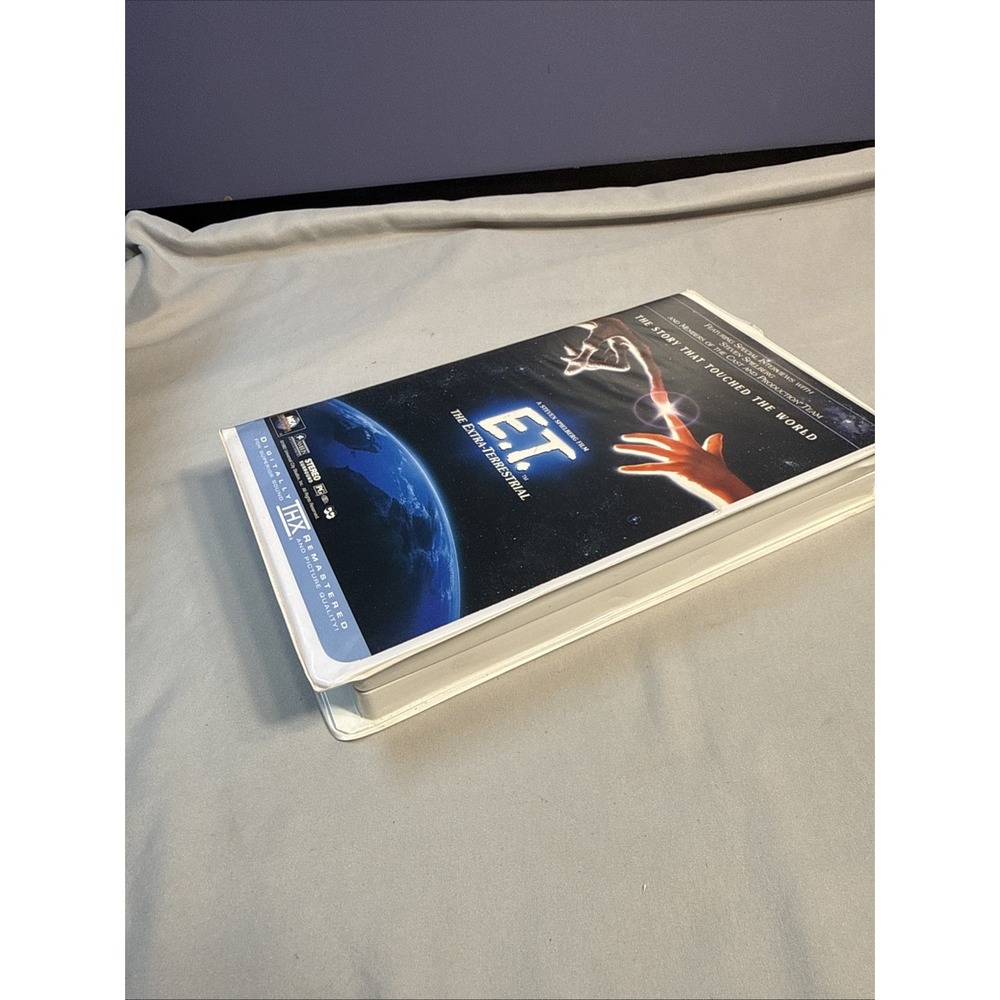 E.T. The Extra-Terrestrial (VHS, 1996, Clamshell) - Picture 4 of 7